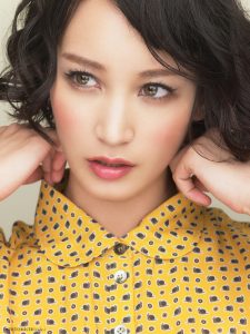 黒田エイミさんの髪型がセミロングや、ショートどの髪型を見ても魅力的です。